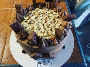 Pastel Sonrisa de Chocolate - Image 3